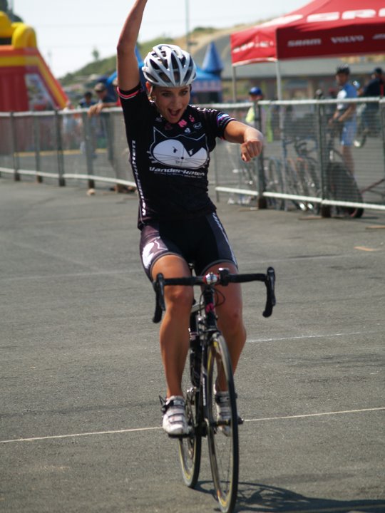  WOMEN's muscular ATHLETIC LEGS especially CALVES daily update! Liz