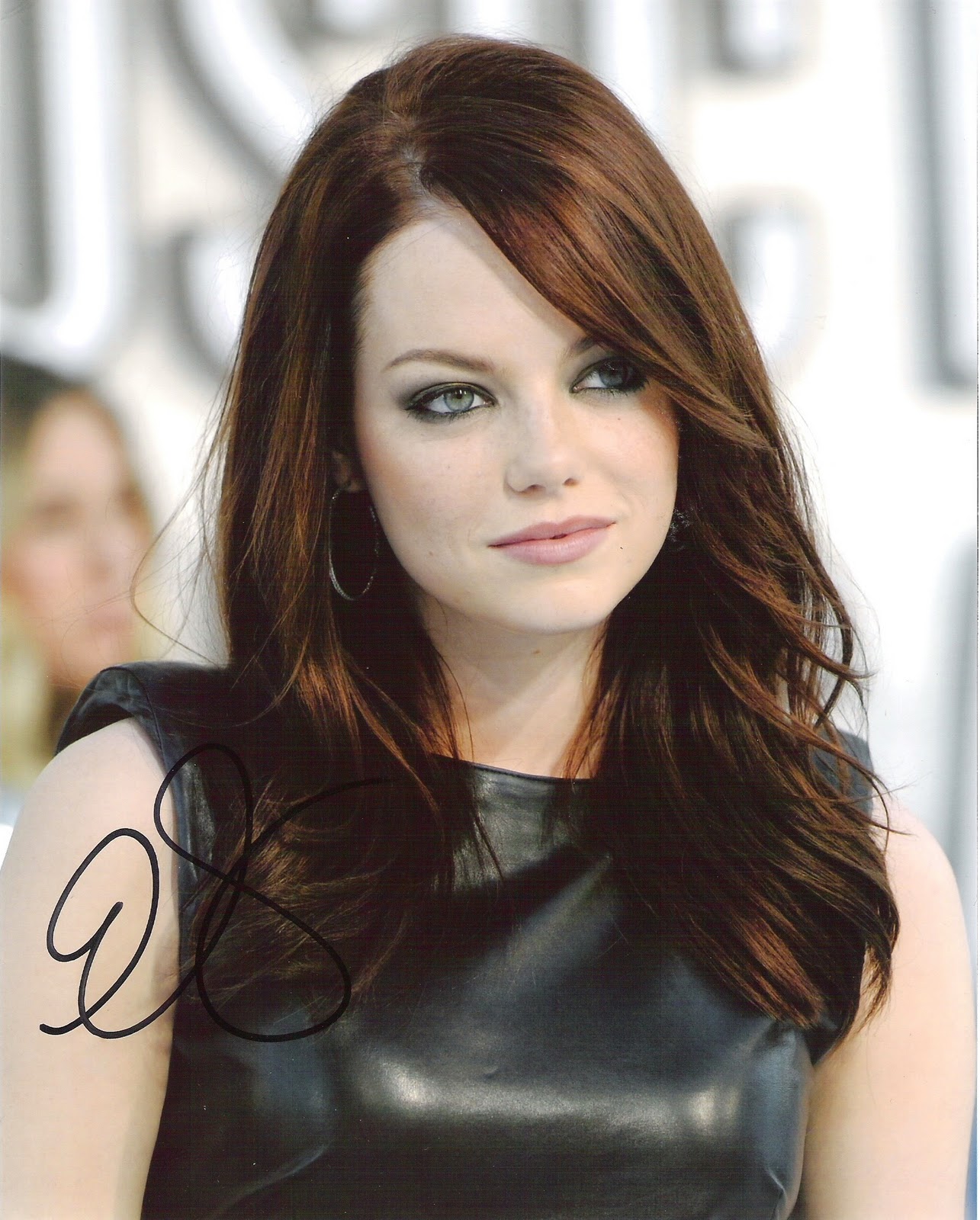 http://1.bp.blogspot.com/-8Bvj-5uPjbo/Txhz8RhBgGI/AAAAAAAAEUE/o-0s-UIKMDg/s1600/emma-stone-hairstyles-in-zombieland.jpg