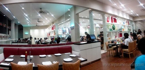 Foto Interior Pizza Hut