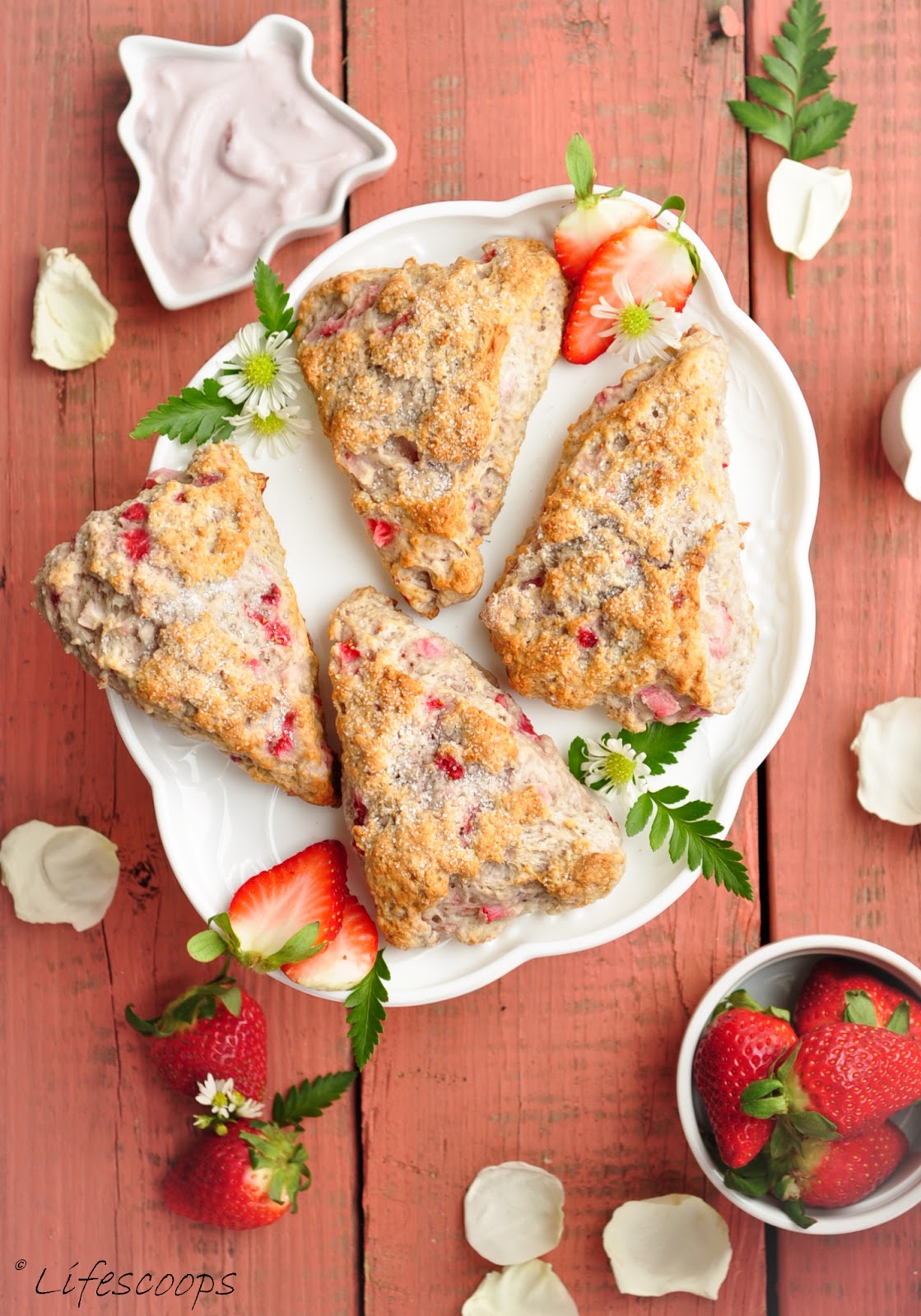 Life Scoops Low Fat Greek Yogurt Strawberry Scones (Egg Free) + Tips