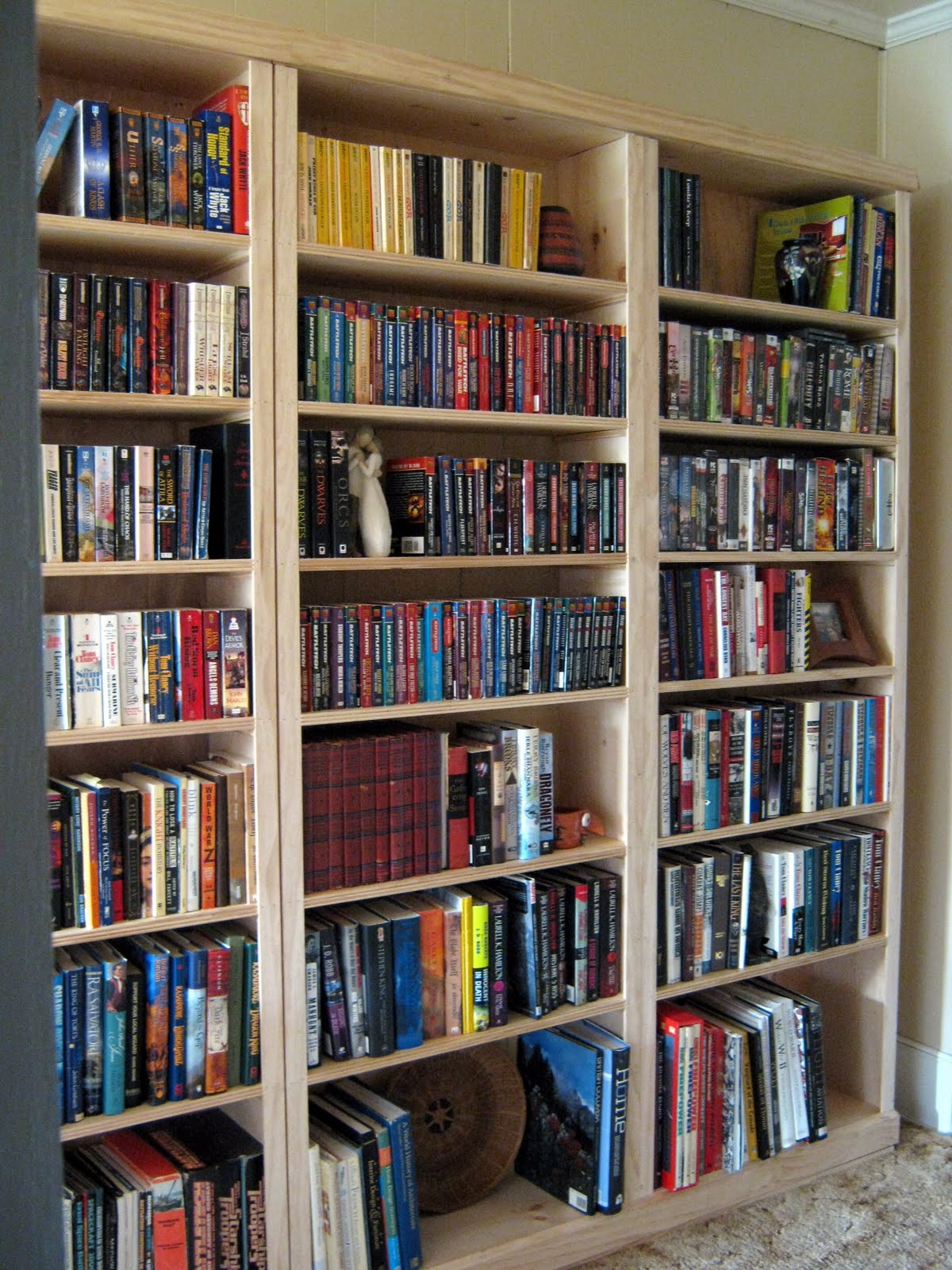 The Student Knitter {We Built Bookshelves!}