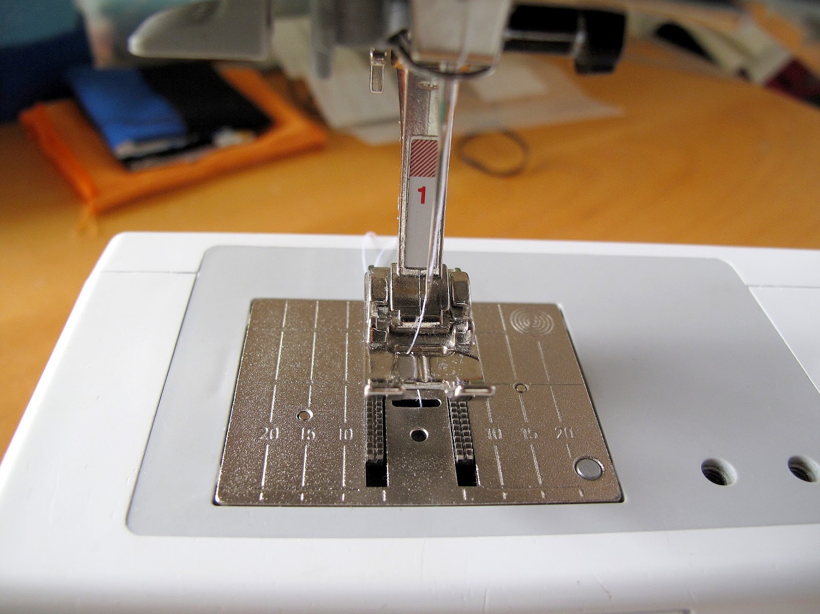 Couture à la maison Sewing at home Nettoyage de ma Bernina Activa 240