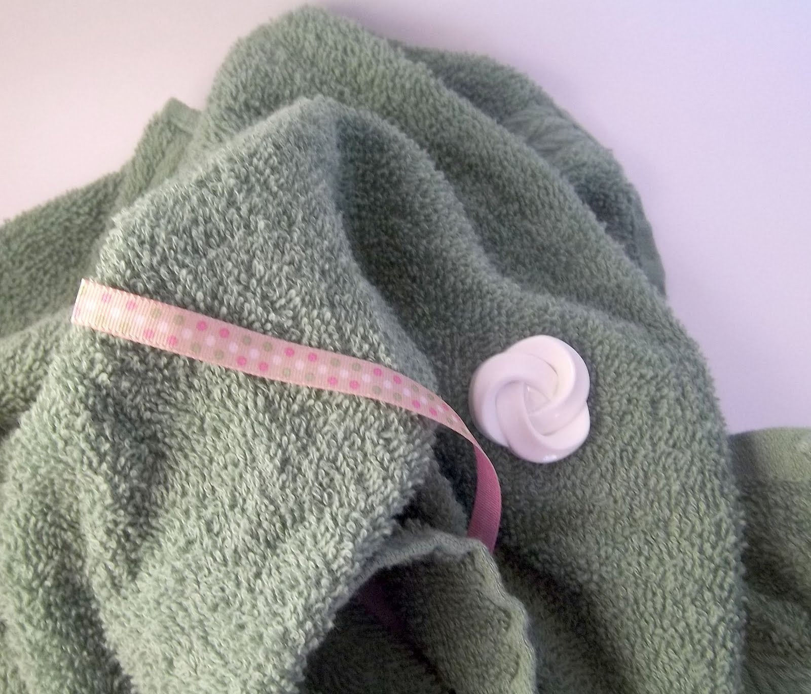 Love 2 Upcycle Love 2 DIY on the Weekend Towel Wrap!