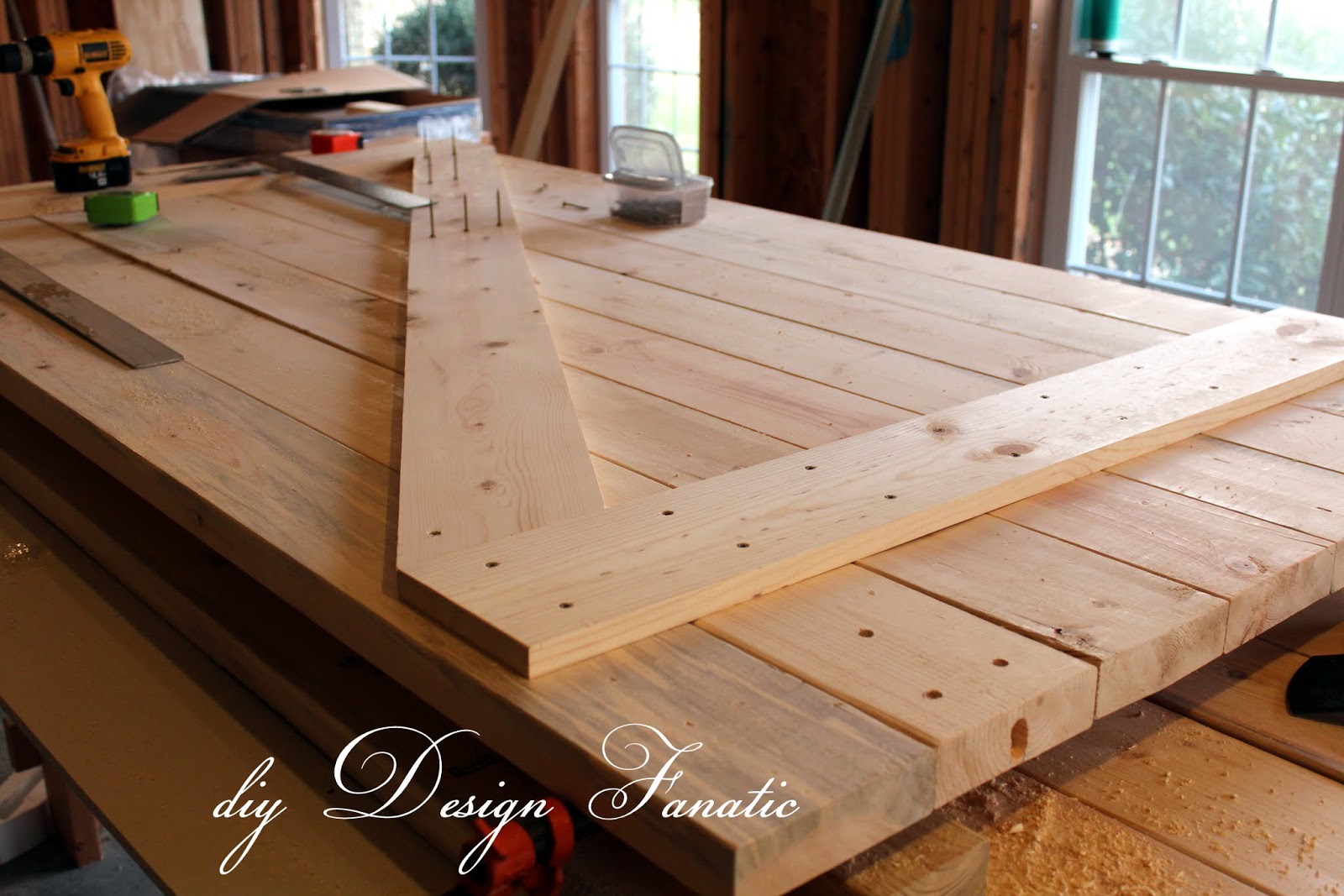 Mr. F used 1 1/2" torx drive screws to hold the boards together.