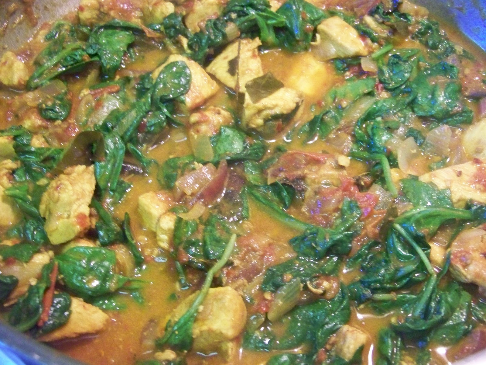 Kitchen Simmer Chicken, Spinach and Tomato Curry