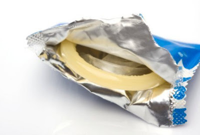 Jangan Asal Pilih Kondom, Pakai Kondom Yang Sesuai Ukuran [ www.BlogApaAja.com ]