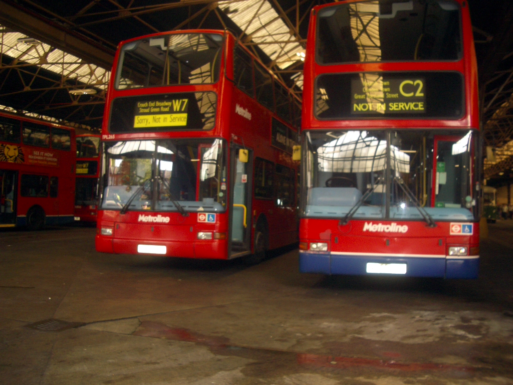 Tom London & Surrey Bus Blog Metroline Holloway Bus Garage (HT)