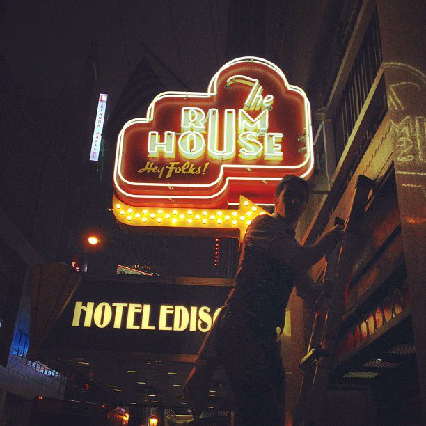 Lost City Old/New Rum House Gets Old/New Neon Sign