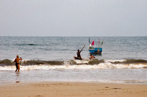 Self Videotaping the "Canoe Fish  boat" arriving on Chivla Beach.