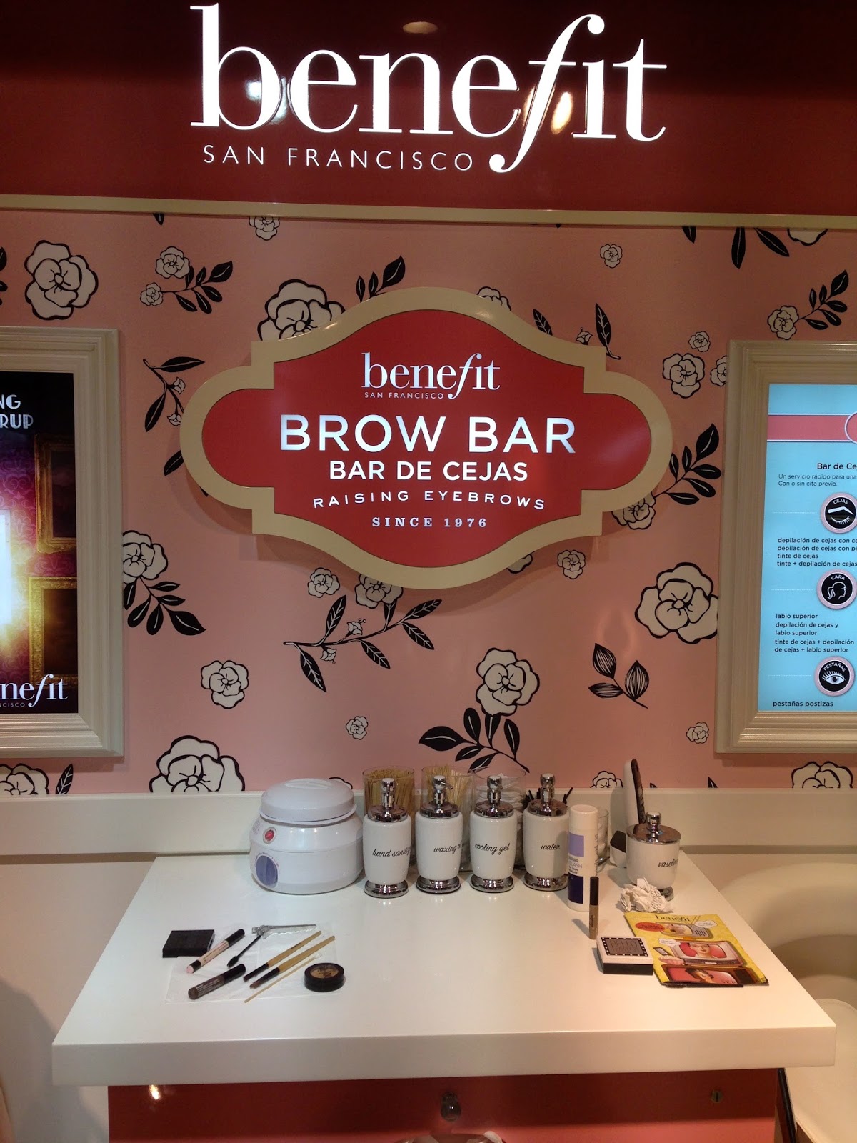 Miss trendy Barcelona Benefit Brow bar