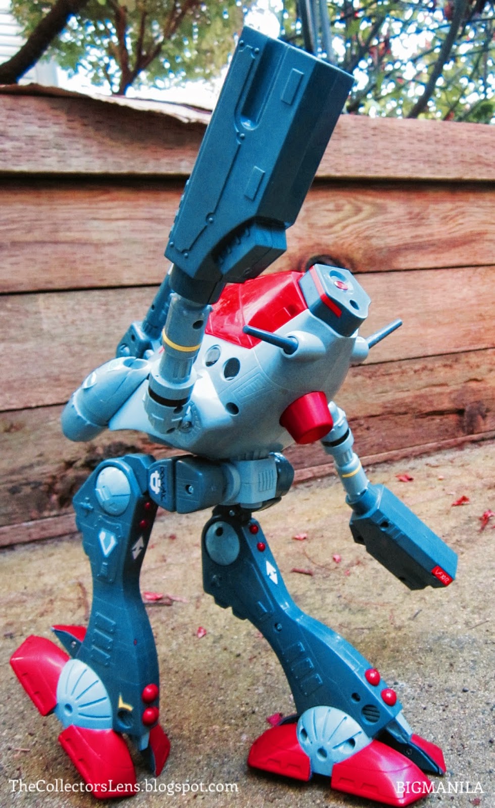 The Collectors Lens ROBOTECH Officer's Battlepod Zentraedi Field Command Mecha (AKA