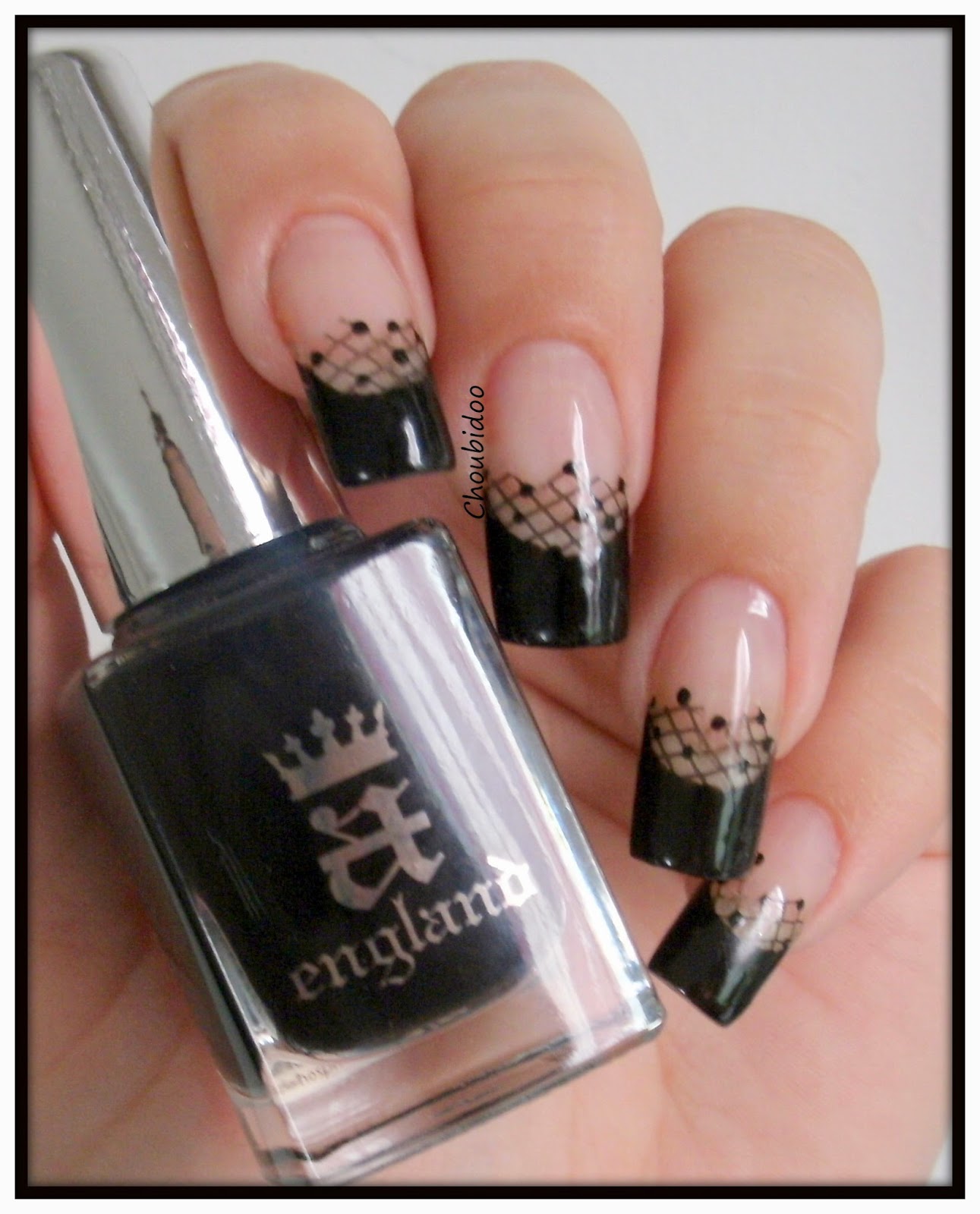 Nail Art by Choubidoo [Nail Art] French noire et Plumetis
