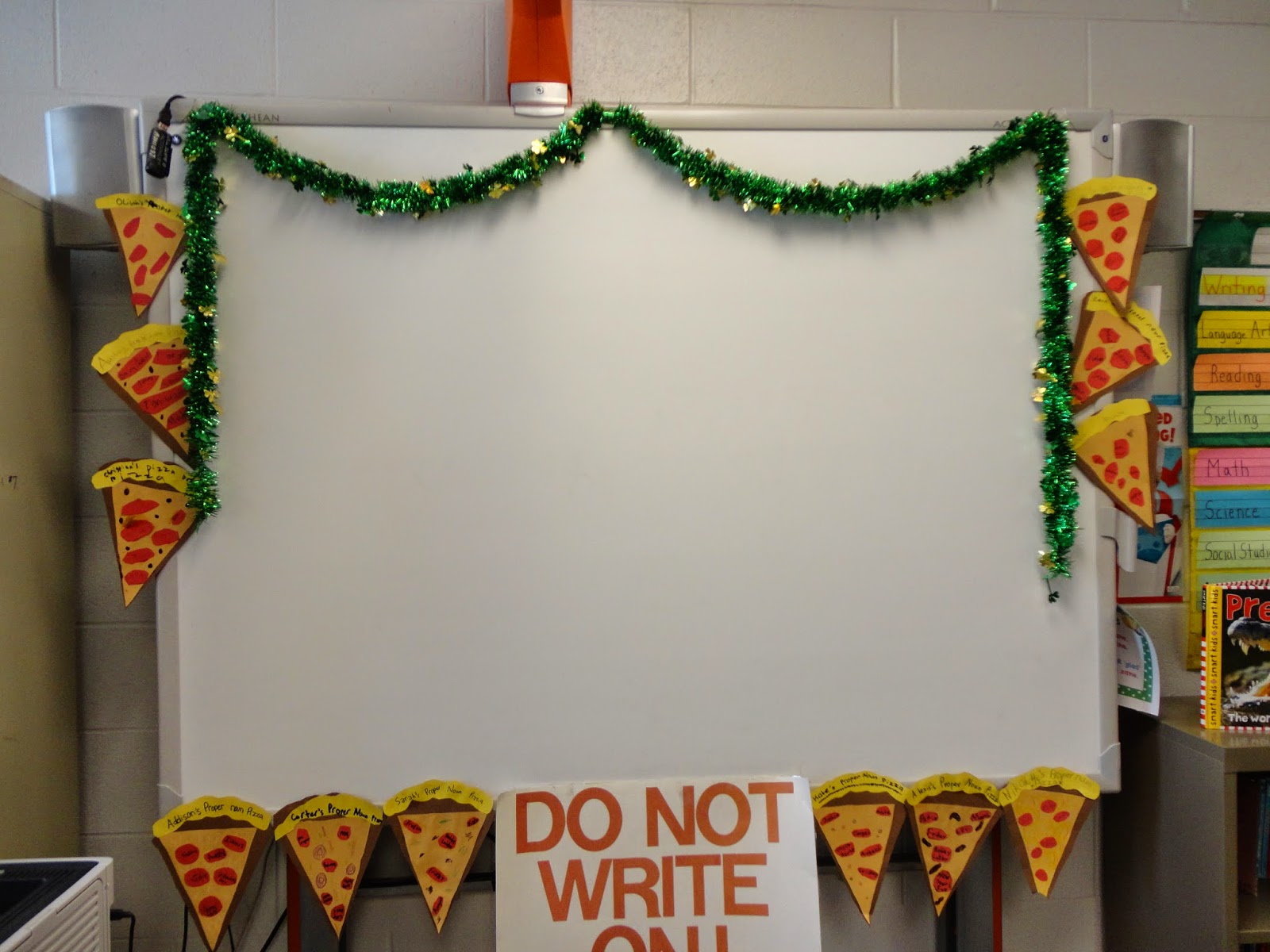 Mrs. Callaghan's Classroom Proper Noun Pizza Activity