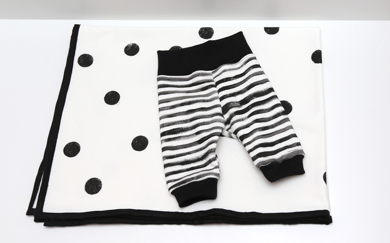 ZanziBach handmade clothing DIY PRINTED BABY BLANKET AND PANTS / DIY