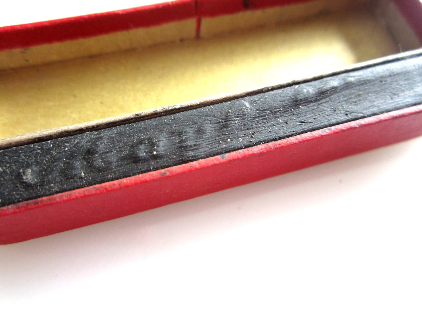 Eating Lipstick 1930s Vintage Maybelline Cake Mascara!