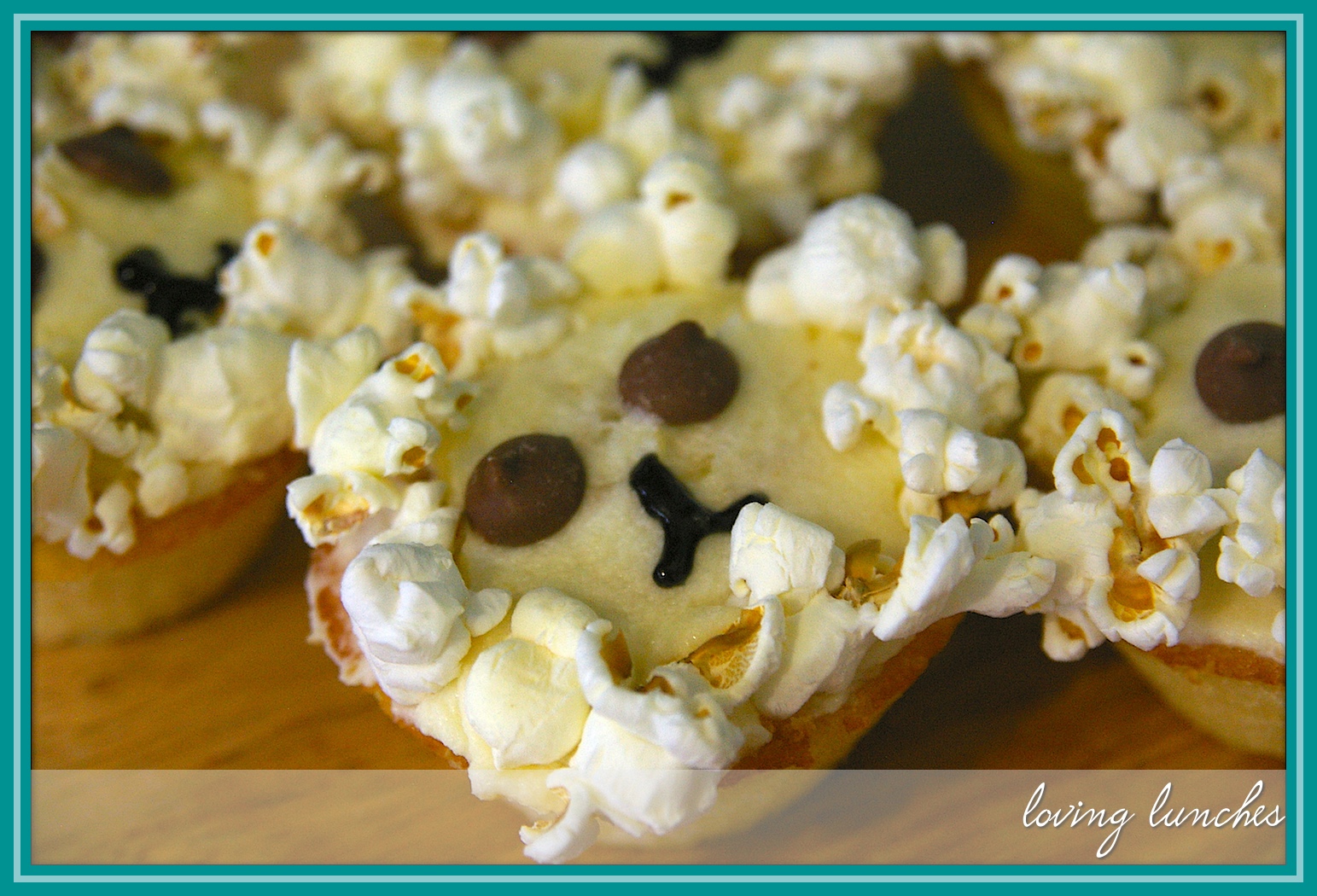 Loving Lunches Popcorn Lion Cupcakes