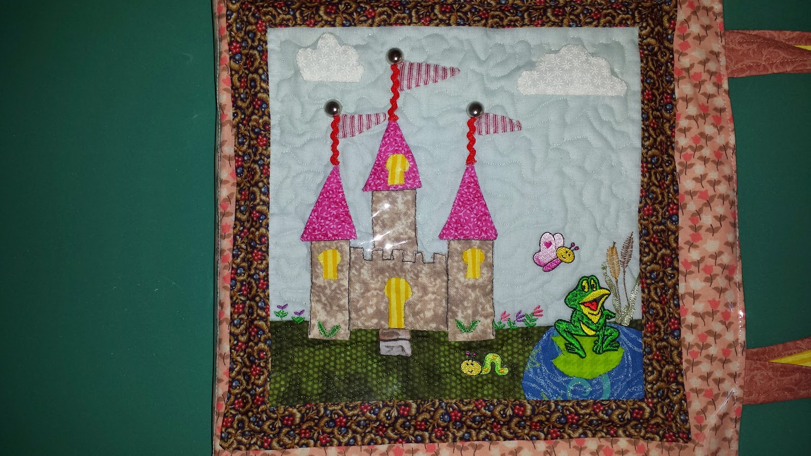 Home Crafts Castle quilt block carrying case
