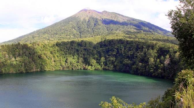 Danau Paling Mistik Di Indonesia
