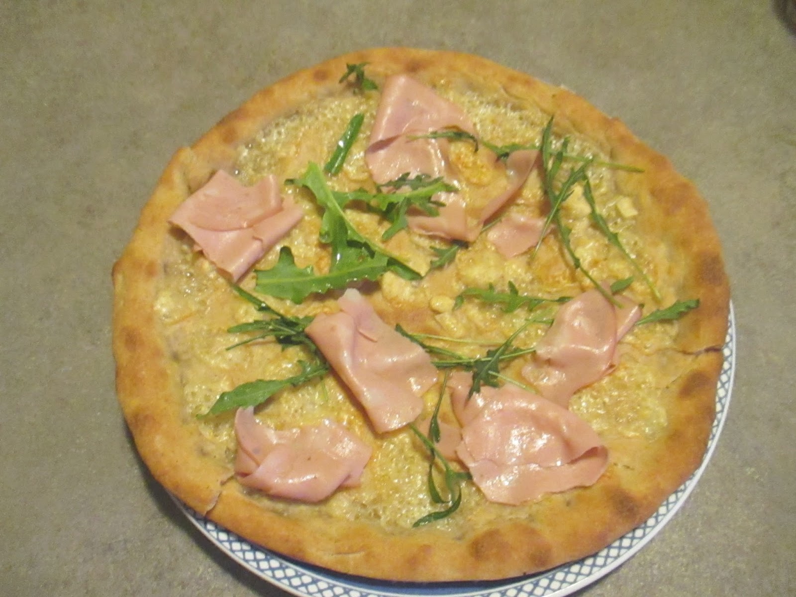 FOCACCIA WITH FONTINA, RUCOLA AND MORTADELLA Focaccia con rucola
