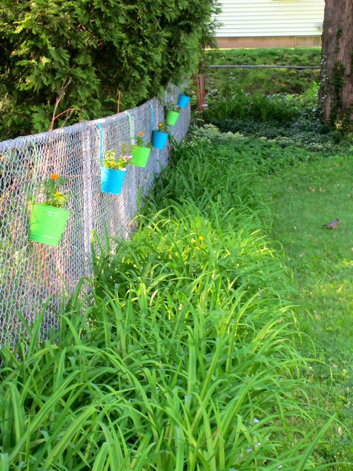 A blog about art, adventure, and life!: Creative Lawn Decorating Ideas