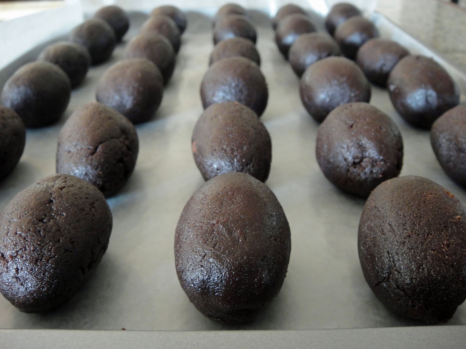 Petite Pops by Erica Dino Egg Cake Pops