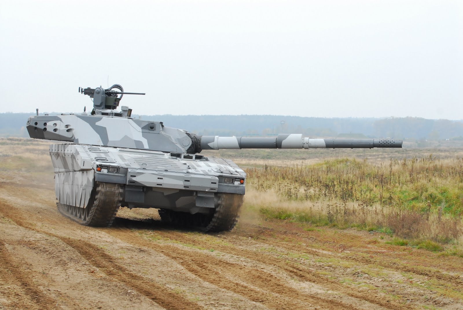 الدبابة السويدية الخفيفة  CV90120-T CV90120_1+Drawsko+16102007+photo+Andrzej+Kinski