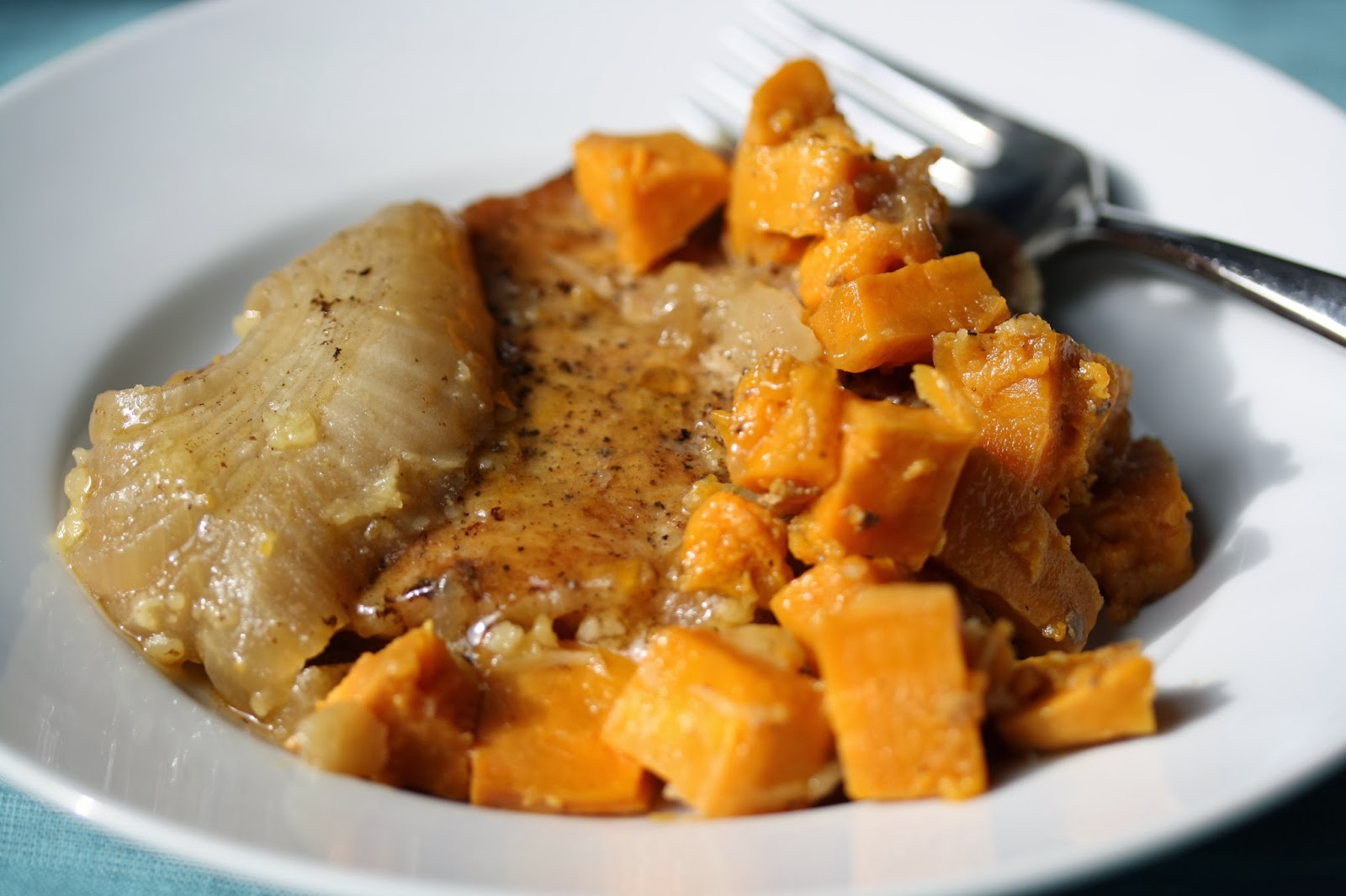 Hot Dinner Happy Home Slow Cooker Pork Chops with Apples and Sweet