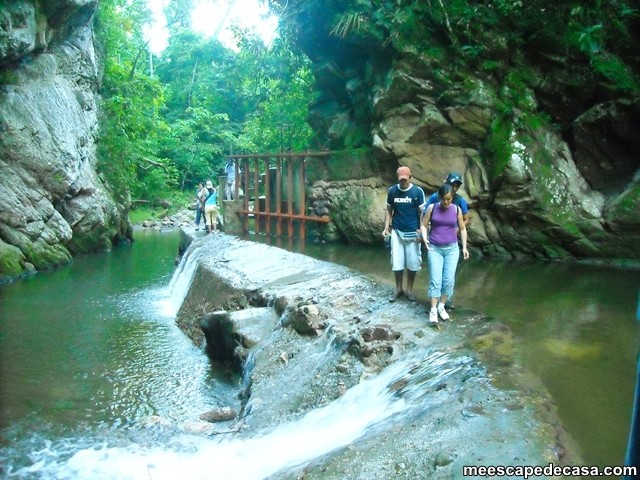 Cruce de la bocatoma del río Shilcayo, Perú (Juanito, Gina y Checa)