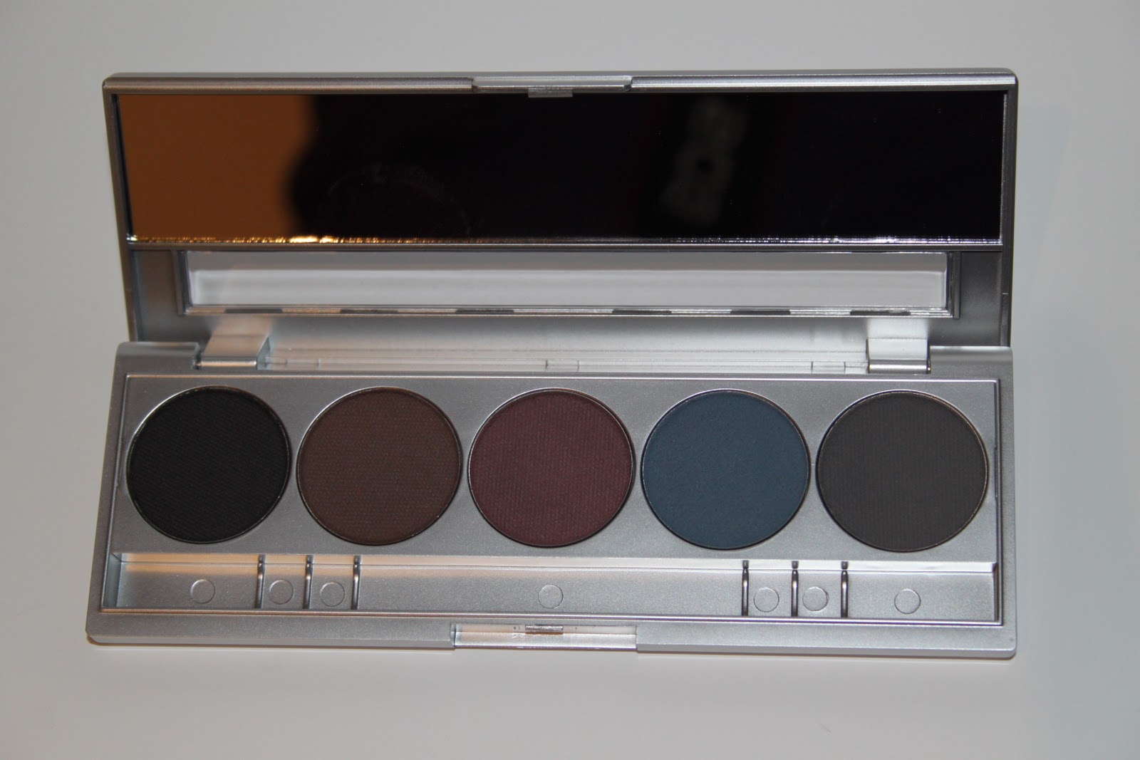 BeautyH2T Kryolan Cake Liner Palette