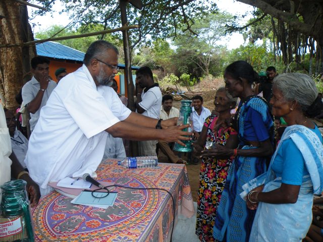 අවසානයේදී ඩගී ලංතැරුමක්  තෑගී  දුන්නේය