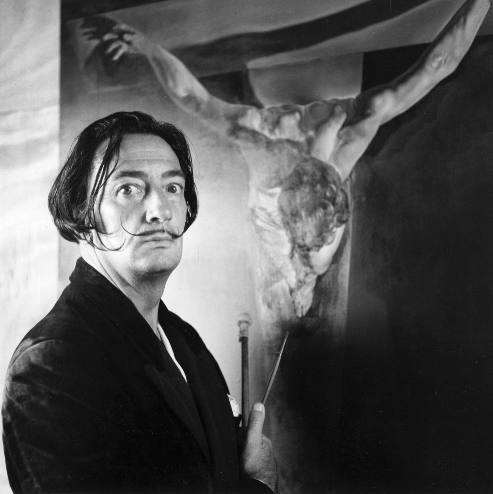 http://1.bp.blogspot.com/-8_gRuTDKEIA/UAyy8G4I-yI/AAAAAAAADas/o_667molft0/s1600/Salvador-Dali-Photo-2.jpg