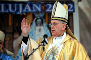 El cardenal jesuita Jorge Bergoglio de 76 años es el primer papa argentino . bergoglio papa