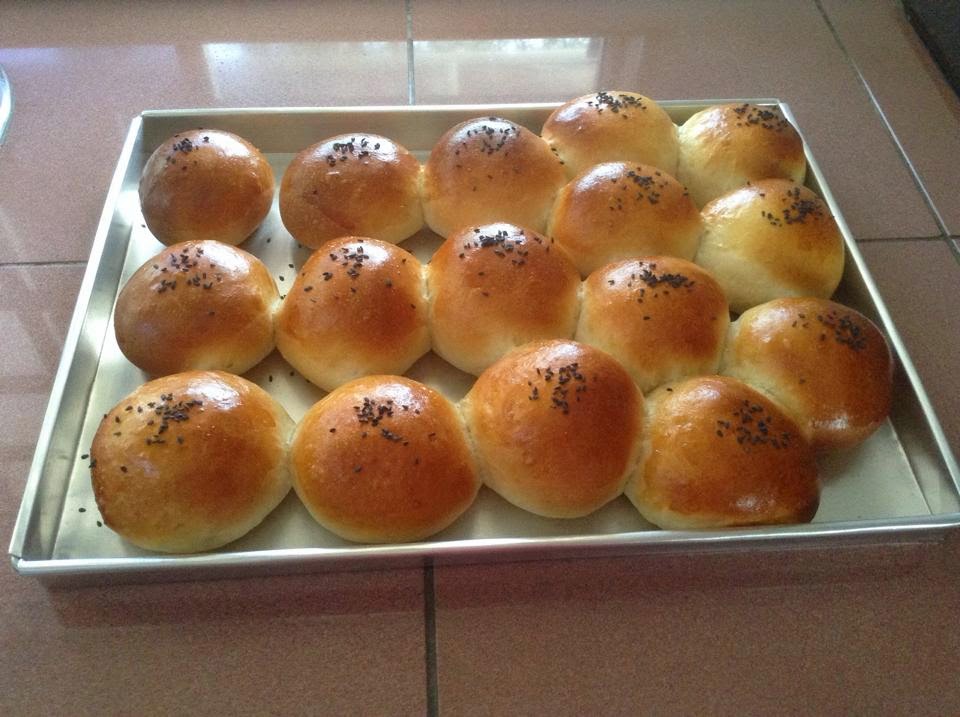 Bake Buns (using bread machine ) by Koh Wee Bee Baking's Corner
