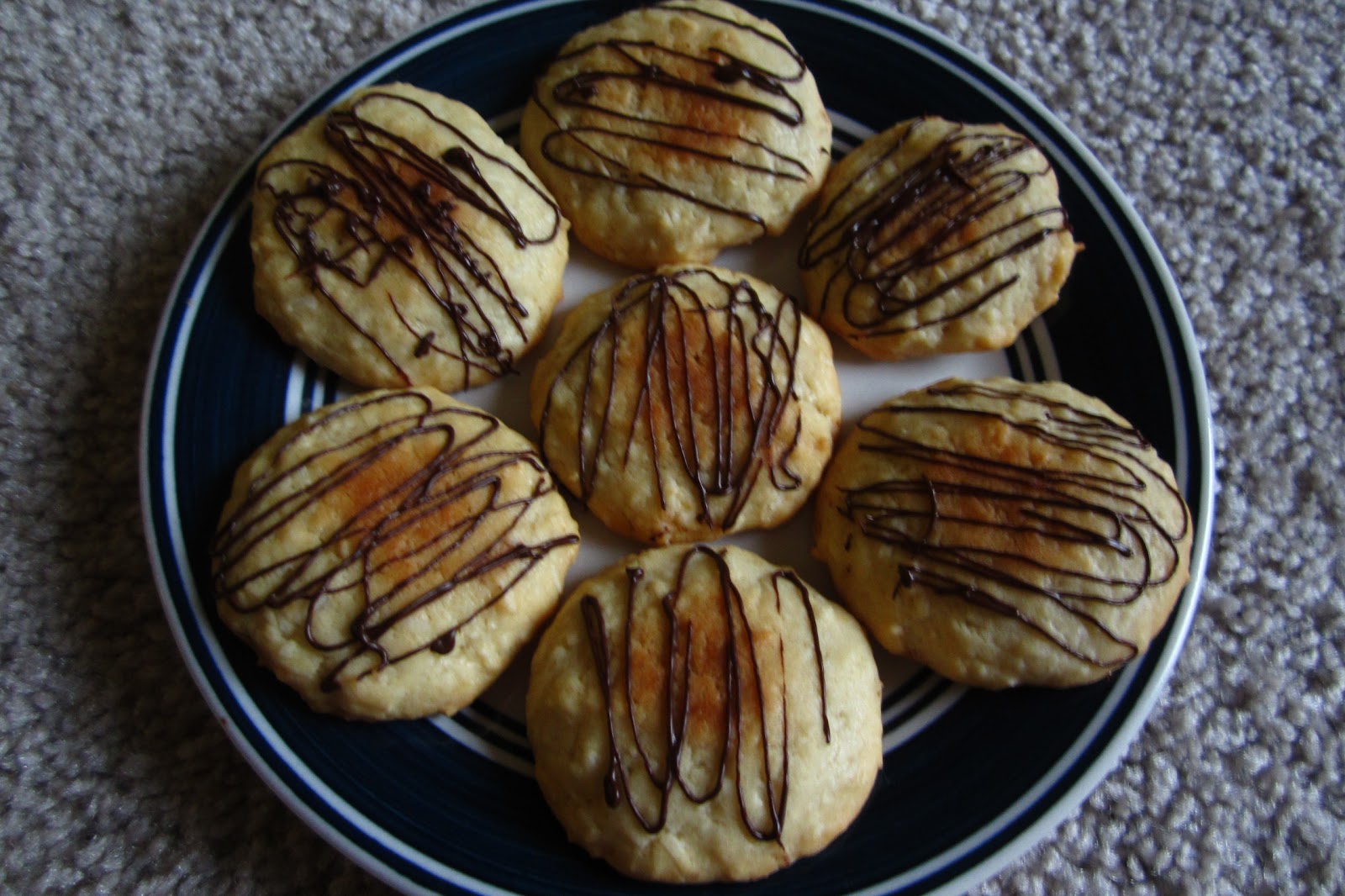 Foodie !! Coconut Cookies with chocolate drizzle
