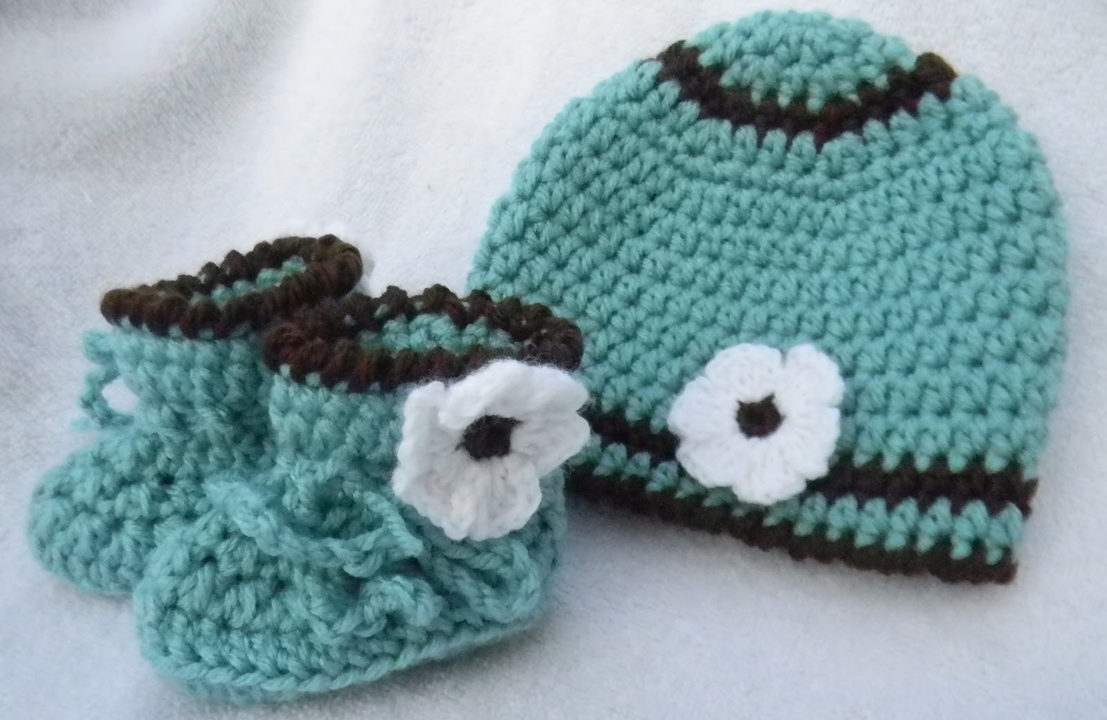 booties?? All I did was use this great (free) baby bootie pattern ...