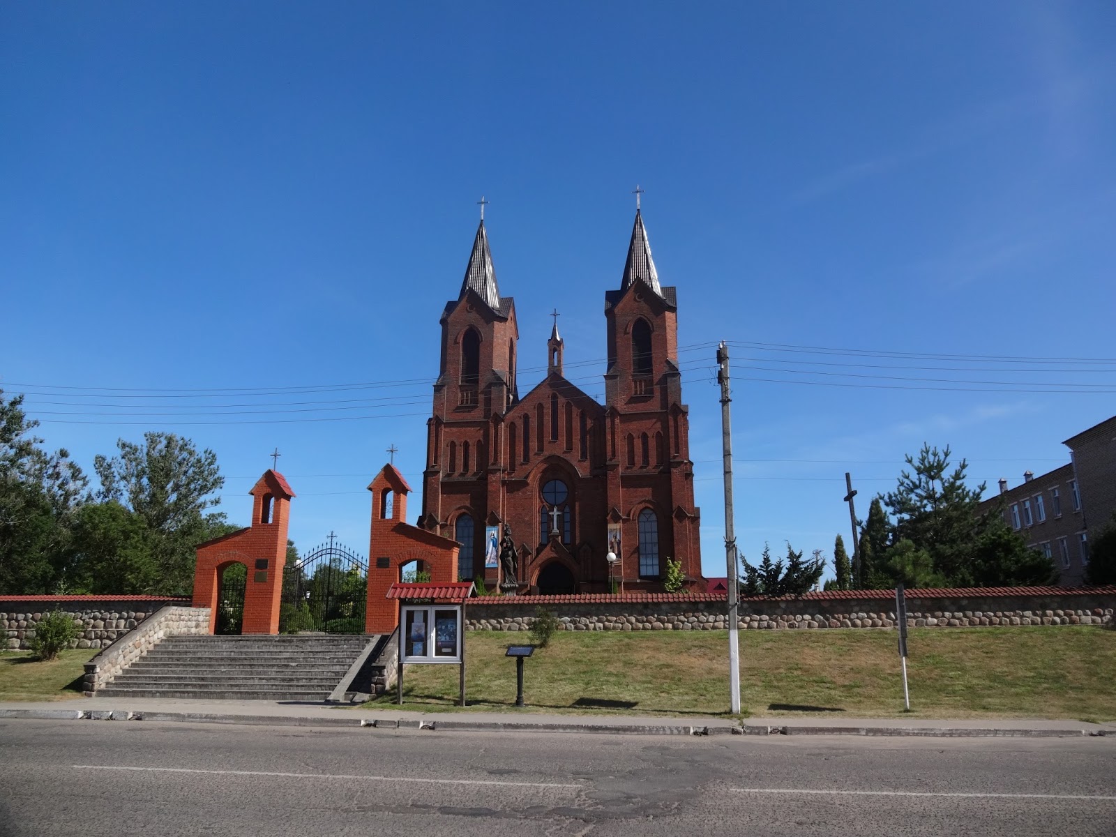 Миоры костел