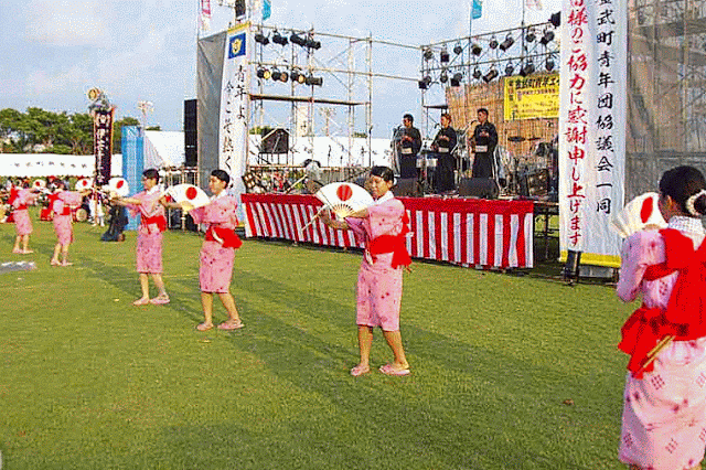 pink kimonos, girl, dancers, fans