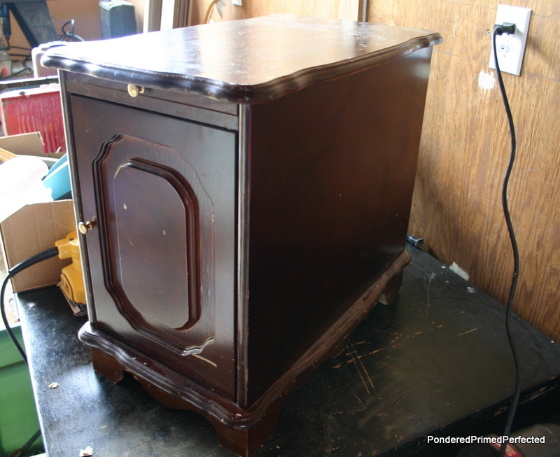 Pondered Primed Perfected End Table Makeover with Spray Paint