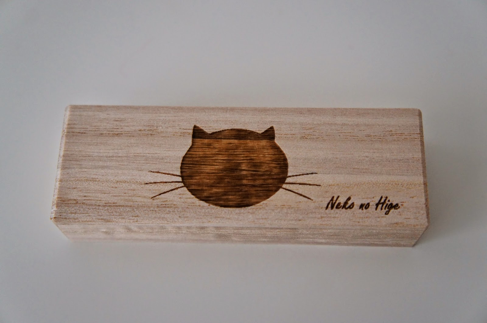 Fika With Chloe 猫のひげケース