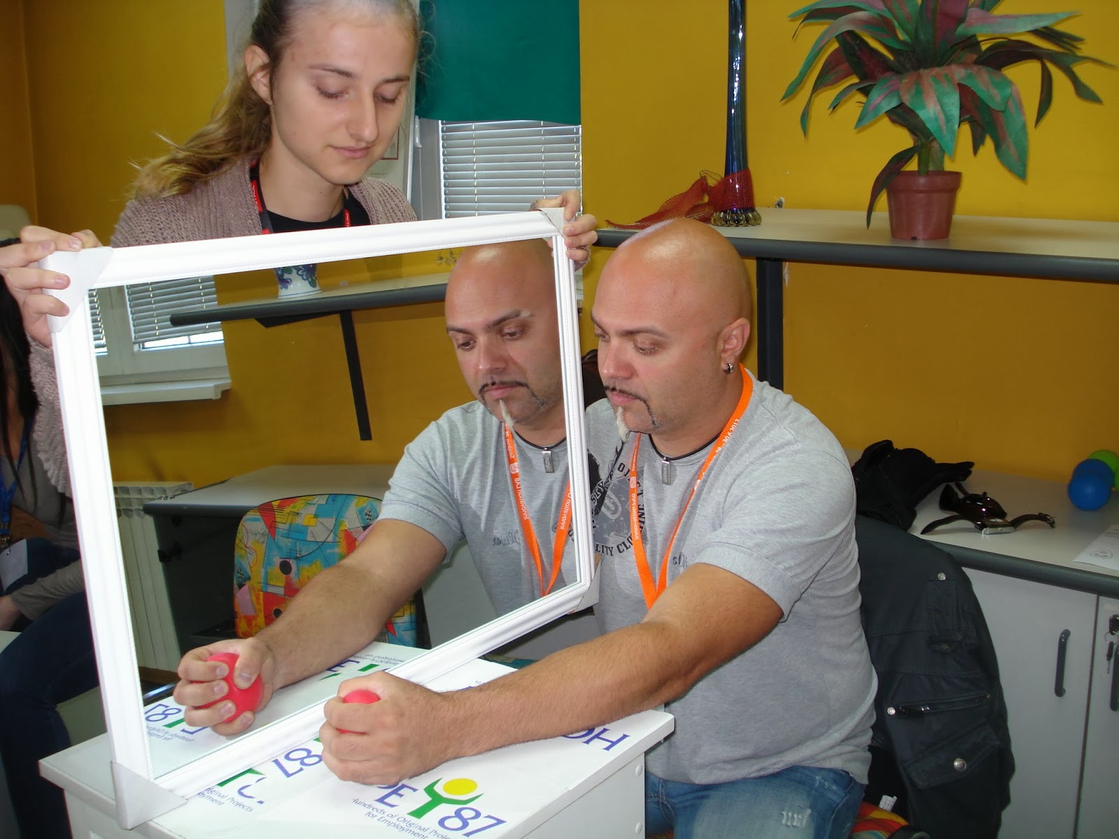 KEEP CURRENT with END THE PAIN PROJECT Mirror Therapy Introduced To Bosnia