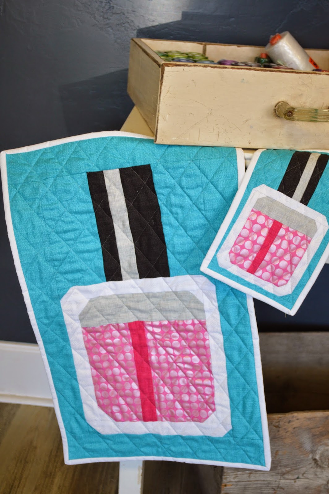 THE QUILT BARN Nail Polish Mini Quilt and Kit