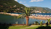 Blue Lake & στο βάθος το Μοναστηράκι