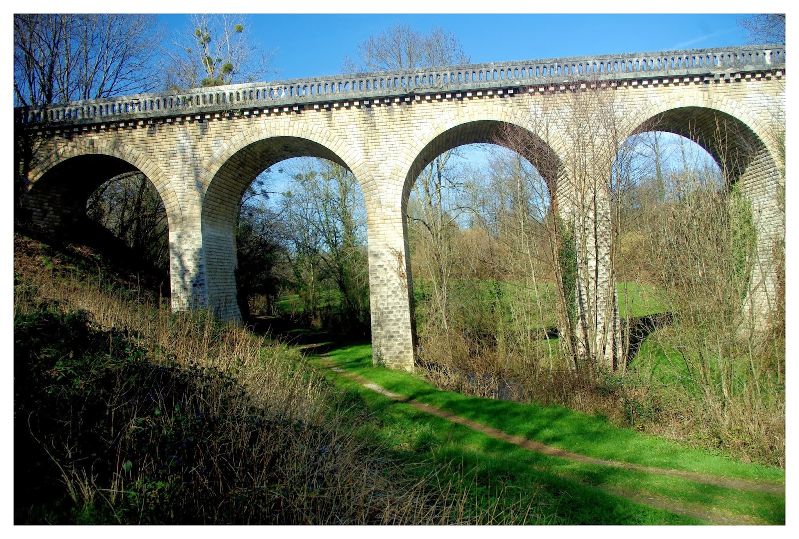 ALLOUE 16490 LE VIADUC DE PONTARAN A ANSACSURVIENNE LES ENVIRONS D