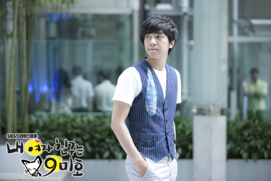 Dewi Audhinnarsa: just want u know, who I am ♥