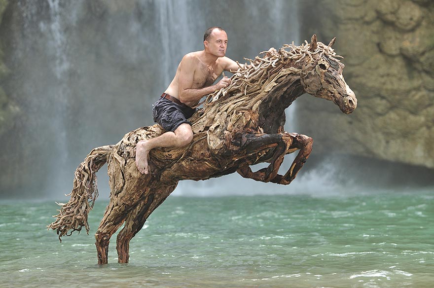 Sculptor Creates Incredible Life-Size Driftwood Animals Sculptor Creates Incredible Life-Size Driftwood Animals