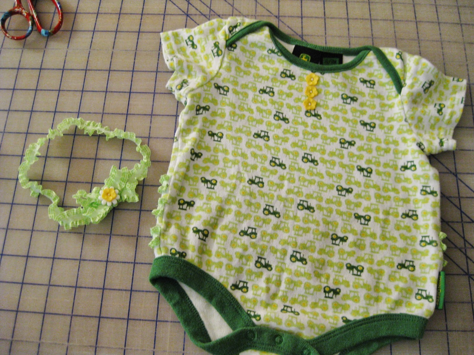 How to Make a Boring Onesie Girly | bonnieprojects.blogspot.com