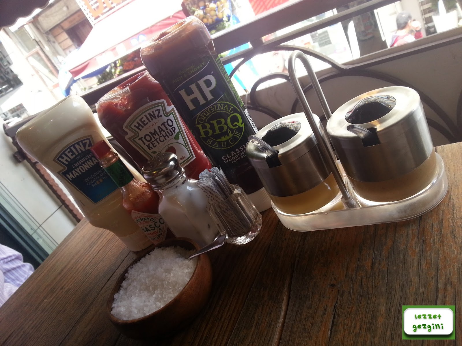 Lezzet Gezgini; Gezdim, Buldum, Yedim, Doydum.. NusrEt Lezzet Gezgini; Gezdim, Buldum, Yedim, Doydum.. NusrEt