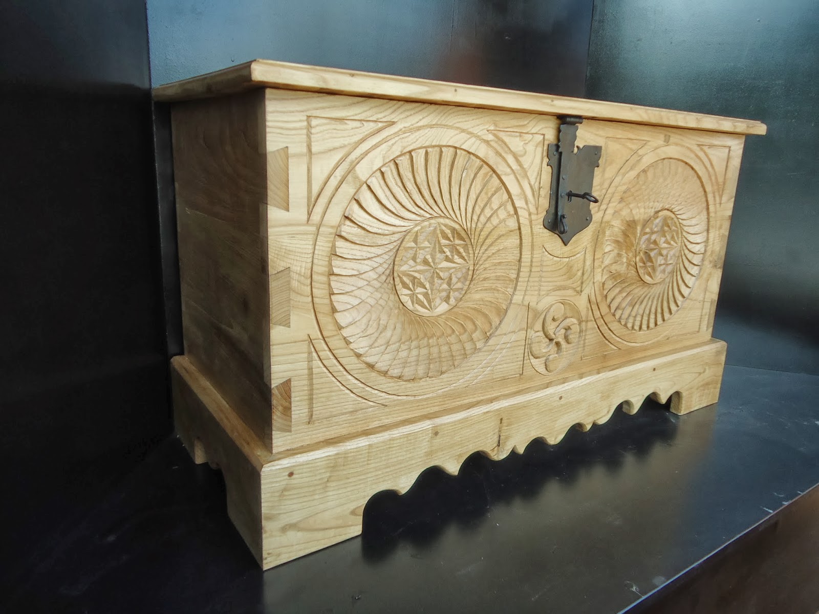 ANA ALDANA ARCÓN EN MADERA RECICLADA