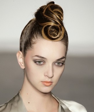 ways to pin up your hair. Call me a hair fanatic!