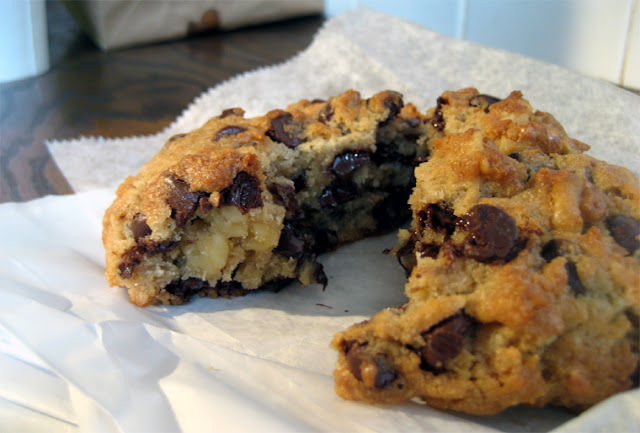 levain_bakery_walnut_chocolate_chip_cookie.jpg